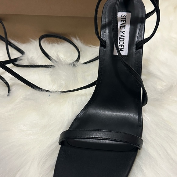 NEW LAFAYETTE BLACK HEELS - Picture 3 of 4